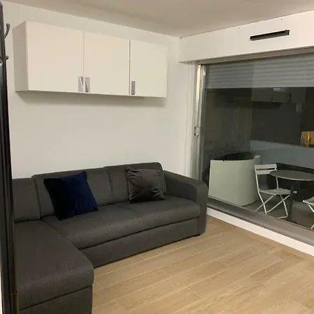 Paris La Defense Studio クルブヴォア